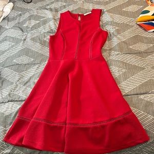 It’s in great condition. I love this dress but it was a bit too small.